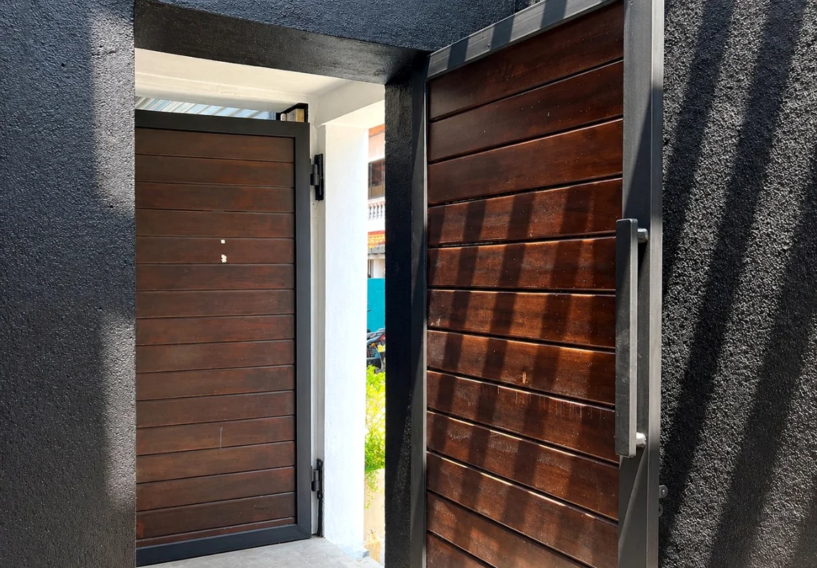 Entrance 1